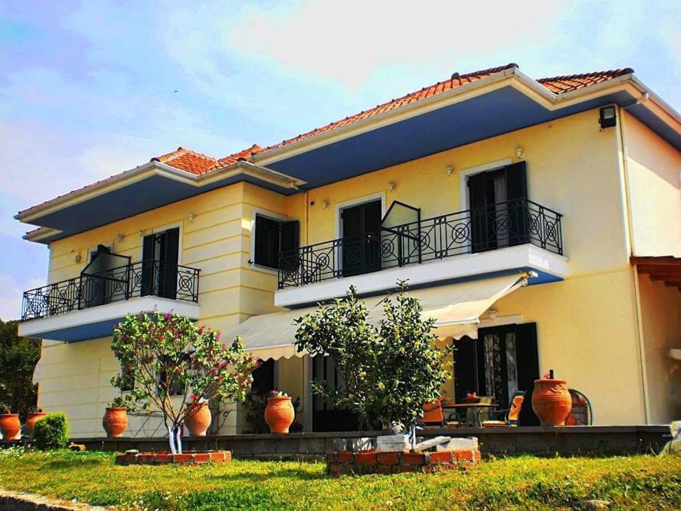 Guesthouse Bizani Neo Mpizani Bagian luar foto