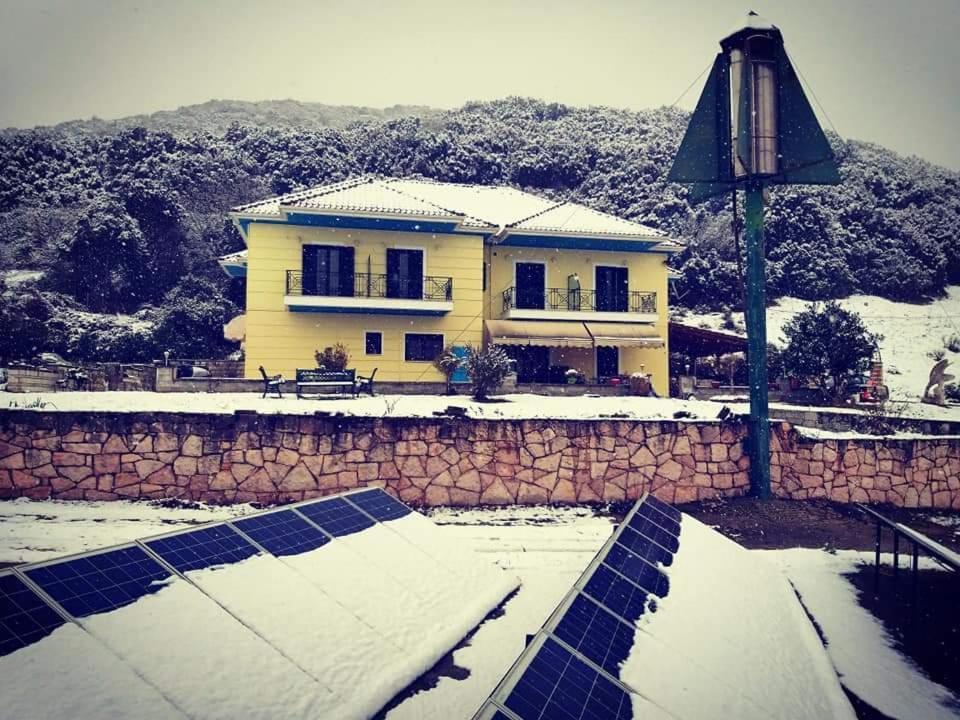Guesthouse Bizani Neo Mpizani Bagian luar foto