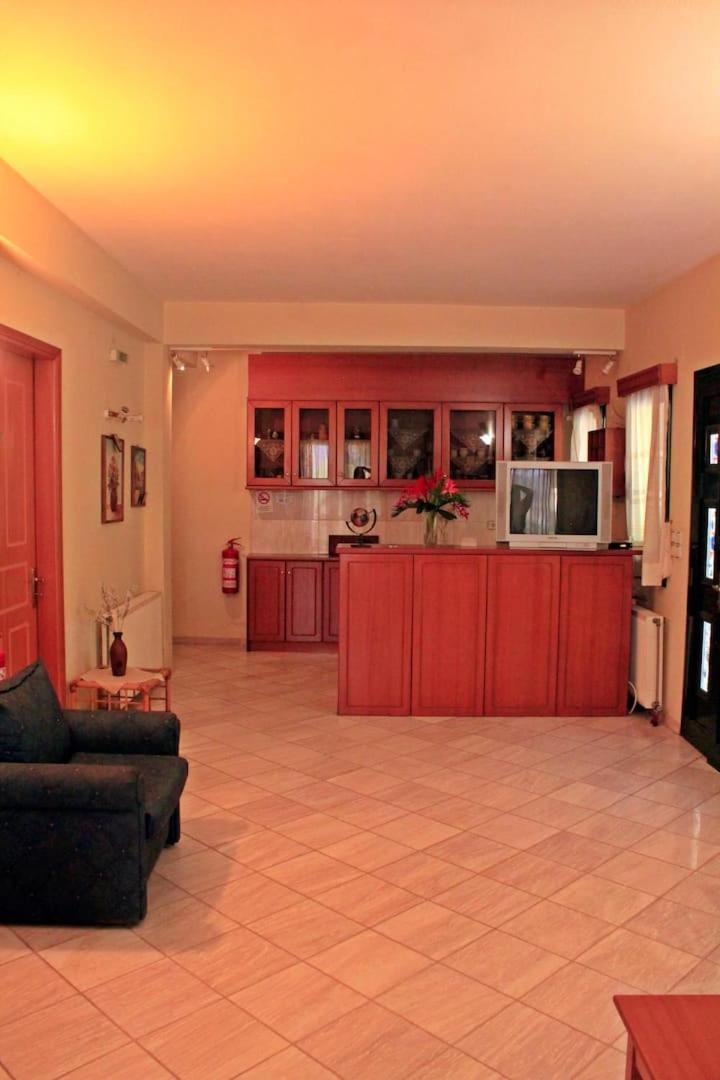 Guesthouse Bizani Neo Mpizani Bagian luar foto