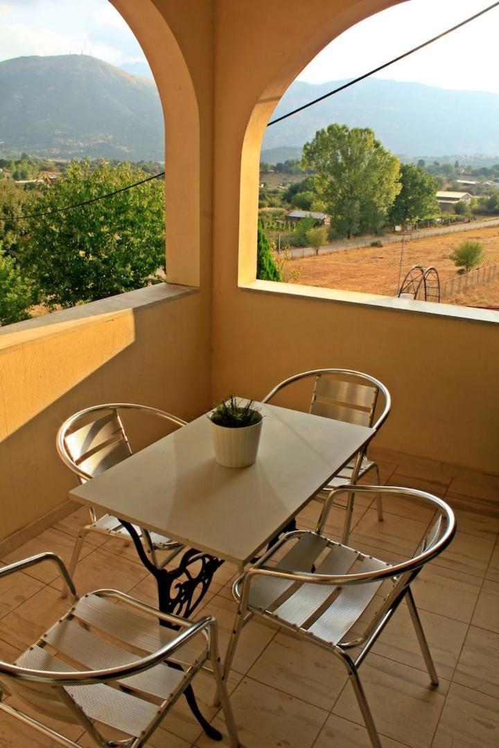 Guesthouse Bizani Neo Mpizani Bagian luar foto