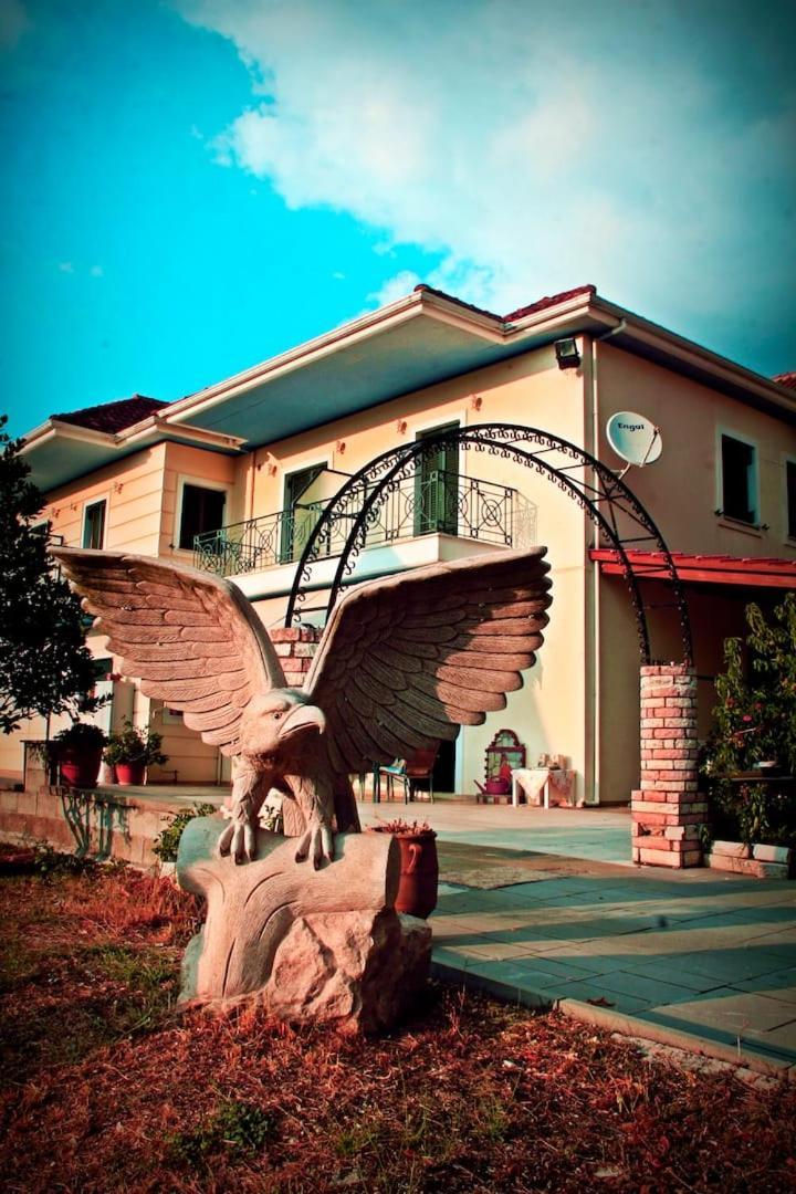 Guesthouse Bizani Neo Mpizani Bagian luar foto