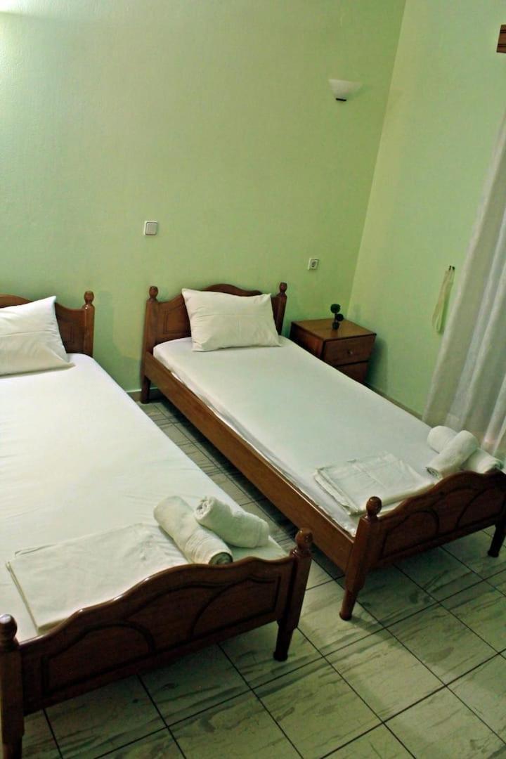 Guesthouse Bizani Neo Mpizani Bagian luar foto