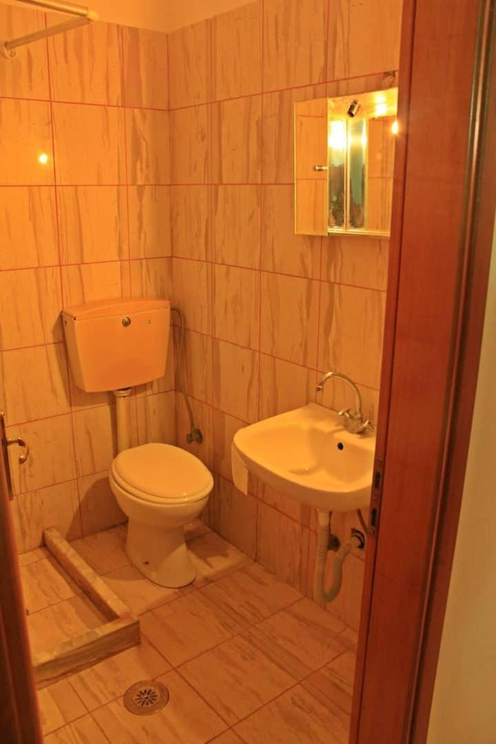 Guesthouse Bizani Neo Mpizani Bagian luar foto