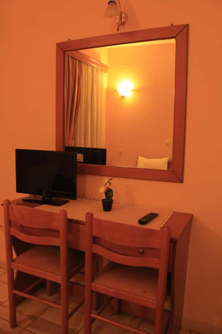 Guesthouse Bizani Neo Mpizani Bagian luar foto
