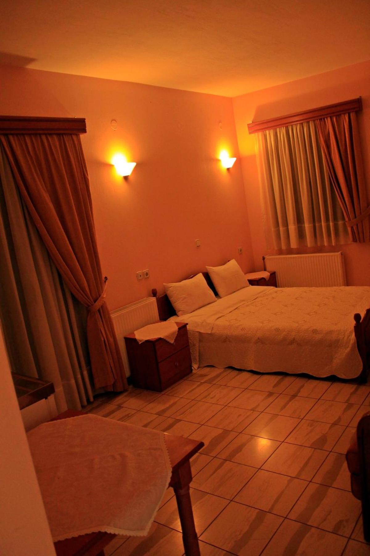 Guesthouse Bizani Neo Mpizani Bagian luar foto